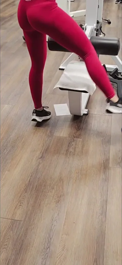 Marie Sz Queen's exclusive video: Oh How I Love These Red Leggings - Onlyfans video
