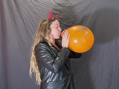 Bee Looner dominates in a kinky solo session with her mistress in 2024 Onlyfans video