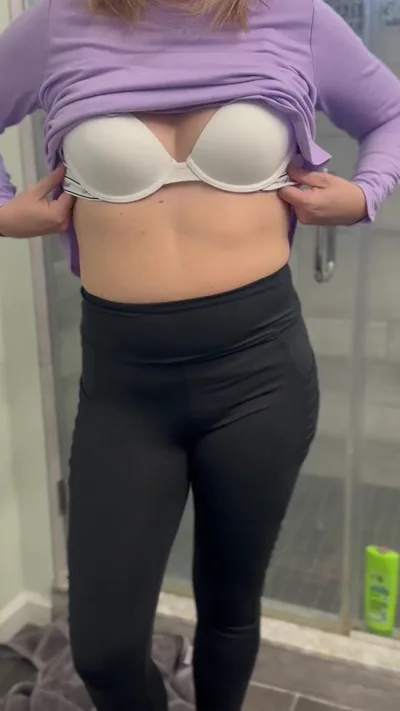 Redfox1075's Onlyfans Exclusive Hd Video: Aka Redfox1075 flashes her natural amateur tits & gets a hardcore pounding from