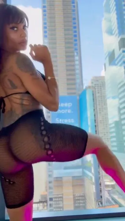 Sarai Minx's hot and steamy homemade vid will blow your mind! Onlyfans exclusive!