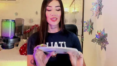 BriannaSalinas plays games with her many fans on Manyvids