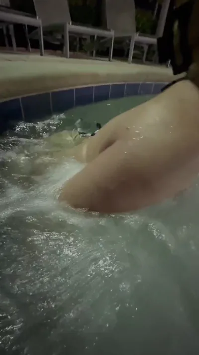 Redfox1075's Onlyfans video is a must-see for those who love getting down and dirty on a snowy day