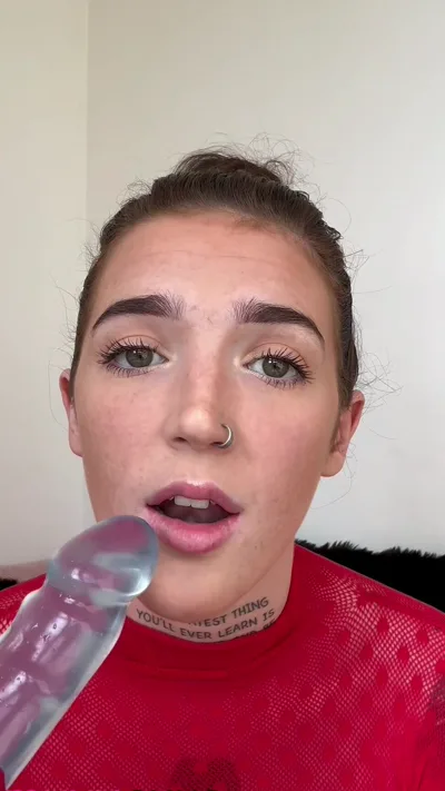 Amyyyoxxo gets her long nails dirty with a dildo and dirty talking while getting her pussy pounded
