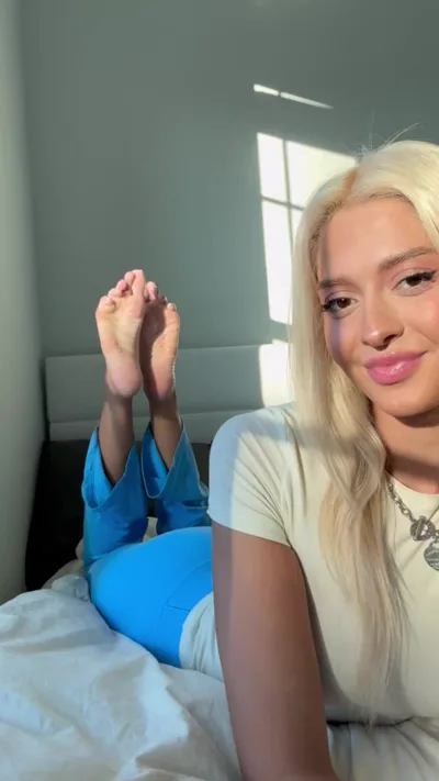 Claire Belford dominates & teases in exclusive HD video only for fans to stay locked in on her heels and strokes