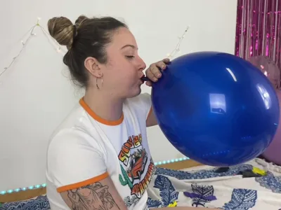 Bee Looner dominates and blows in exclusive solo session on Onlyfans video
