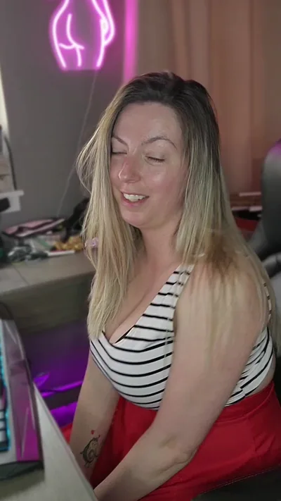 Boss Catches Me Masturbating and Caught Me! Boss Catches Me Masturbating in the Office