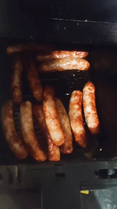 British MILF Clarissa cooks up a meal in POV vlog with her favorite dishes