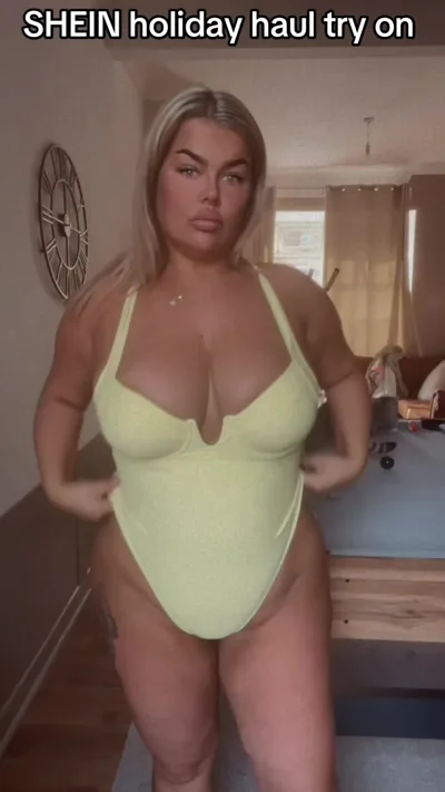 Kaylanne24 dominates you with her real kinky fetish in Onlyfans video
