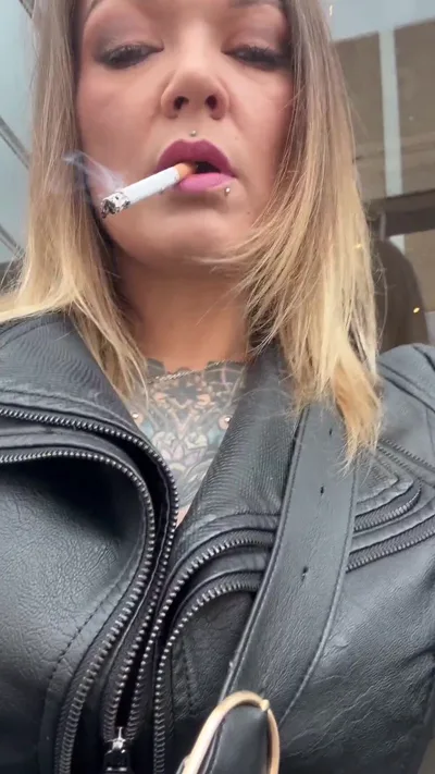 Smoking Vixen Aka dominates in a kinky solo session with onlyfans