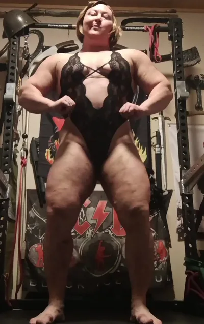 Anna K Powerlifter dominates you with her real-life skills in a hot solo scene in Onlyfans' latest HD video.