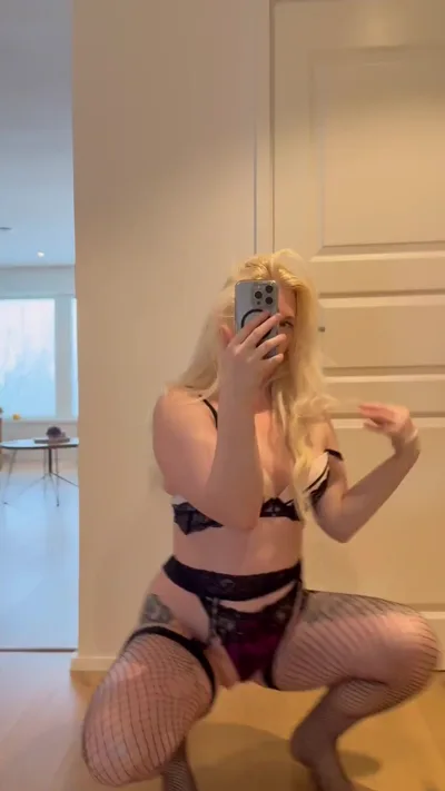 Missyozilla dominates in exclusive solo session with real fetishistic twist