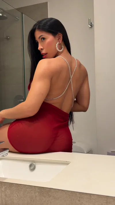 Hot homemade video of Marianna Arroyo - Onlyfans model with natural curves in red dress!