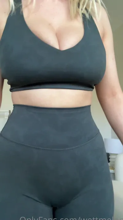 Wettmelons takes a morning walk with her huge natural tits & gives a blowjob