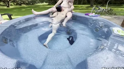 Nerdygirl eats pussy in hot tub with Nova
