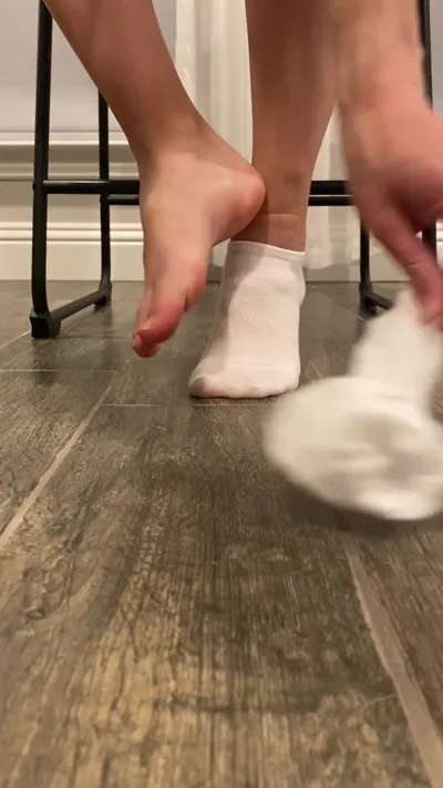 Brooke Jones dominates your life with her feet &exclusive video Onlyfans