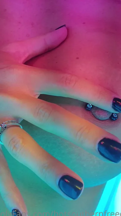 Hot Southern Freedom Freaks: I got in the tanning bed and was so horny that I only wanted to have sex with my footjob cuck