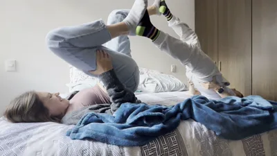 ScarlettandChanel dominates with feet and tickling in a hardcore footfetish match with Yo Girl Mina de Pie