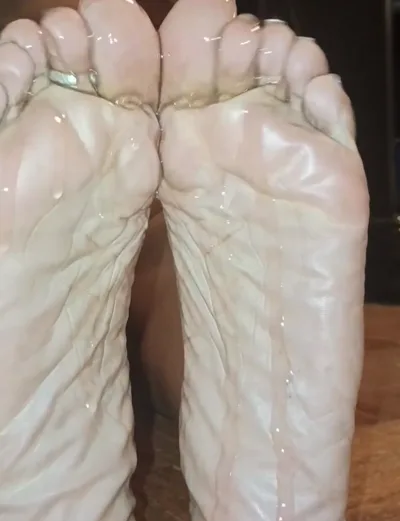 Exclusive Aka Tippidigits video: Brain Stomper dominates with her feet & exclusive solo domination