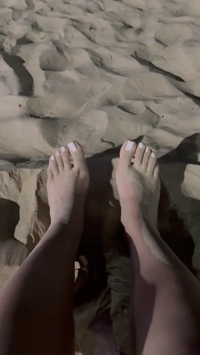 Miillee Santos dominates in a real kinky onlyfans video - Beach in the night, sand in my feet, and more!