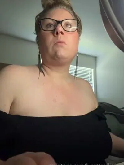 Lynette Allison dominates onlyfans with her real latex fetish and hot solo video