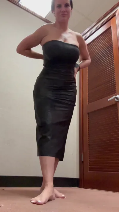Sandy Sweet gets wild in the Mall, onlyfans exclusive video!