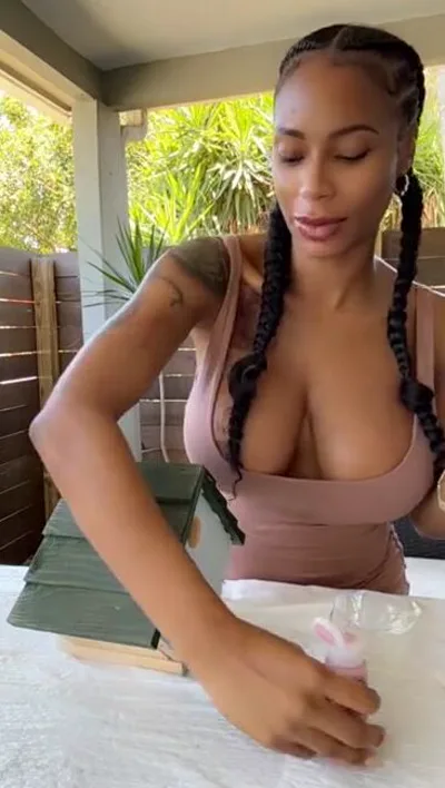 Sarai Minx's first time on camera - Real homemade video - Onlyfans