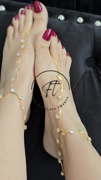 The flawless 20's hot solo in real fetish action with hot feet fetish action
