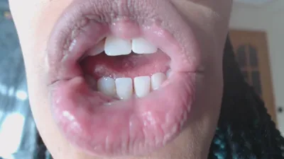 GoldenLace begs for your cum on her lips and teeth