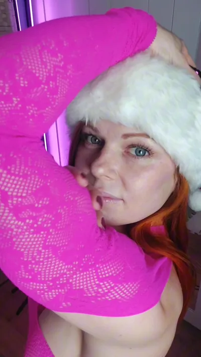 Get dominated by Aka Ruda Xsh as she goes wild in HD Onlyfans video Christmas Magic Is In The Air
