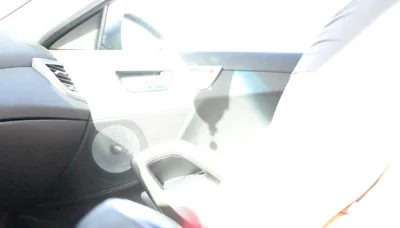 Watch Mandybabyxxx touch herself in the car in a voyeuristic way