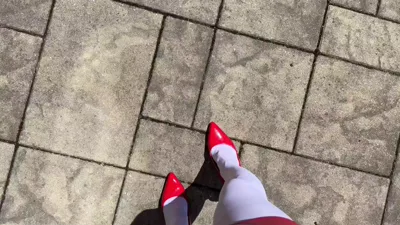 Scarlett Adams gets off on getting her feet covered in onlyfans Only Tights Video