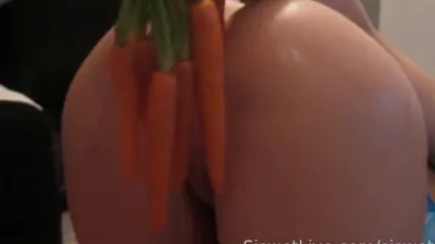 Siswet's fansly fisting skills will blow your mind!