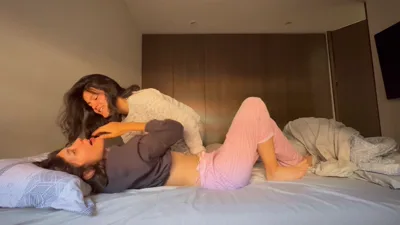 ScarlettandChanel finger bangs each other in pijama while getting frisky with manyvids