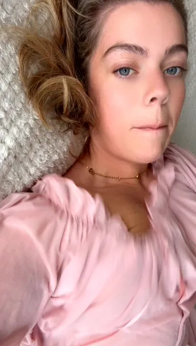 Watch Imogen Grace's first time on camera - onlyfans exclusive video!