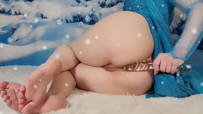 Ashley Bardot, Elsa S & Feet go wild with anal play and foot fetish