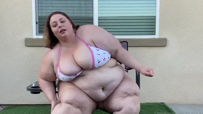 Watch Lisalou Aka Lisaloussbbw's steamy homemade video for onlyfans: Sensual Suncreen with Onlyfans