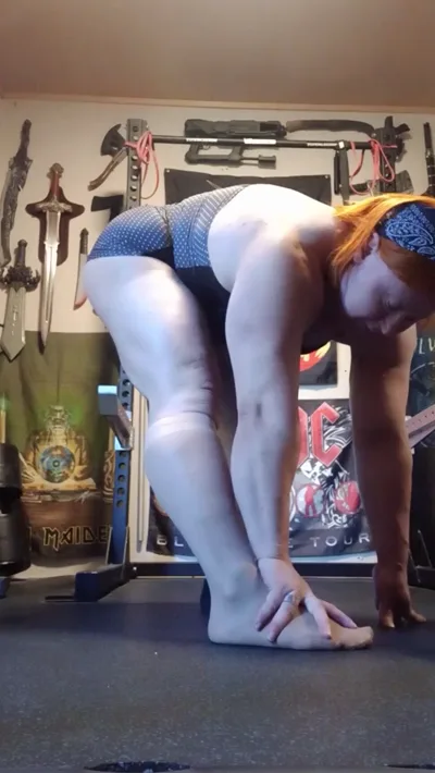 Anna K Powerlifter dominates with her real feet in a gym onlyfans video