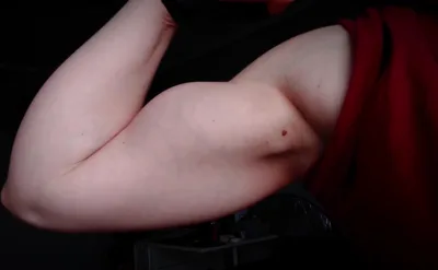 Watch Ruda Xsh dominate and pump her latex-clad feet solo in Onlyfans Video Got A Really Good Pump Today