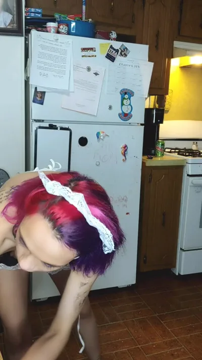 French maid gets her tattoos and wet pussy wet with Savage Siren's many vids