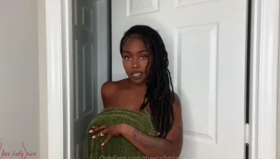 Thee Lady Siren dominates her submissive GF in HD Onlyfans video