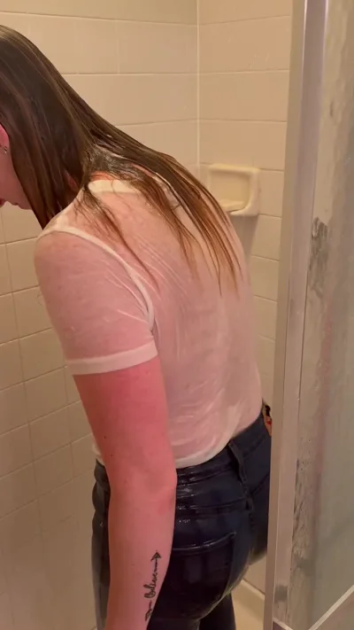 Cay Wild's Onlyfans video had a special treat for your viewing pleasure - a wet tshirt style video with Tyb9
