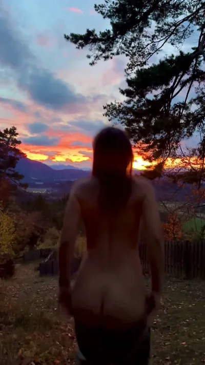 Leyla Lowe's kinky domination of onlyfans in Autumn Sunday Video