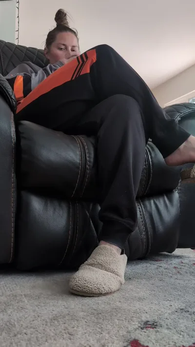 Mplfeet Vip 05 24 2026: Onlyfans Exclusive Fetish: Kinky femdom mistress dominates her sub with her feet in latex