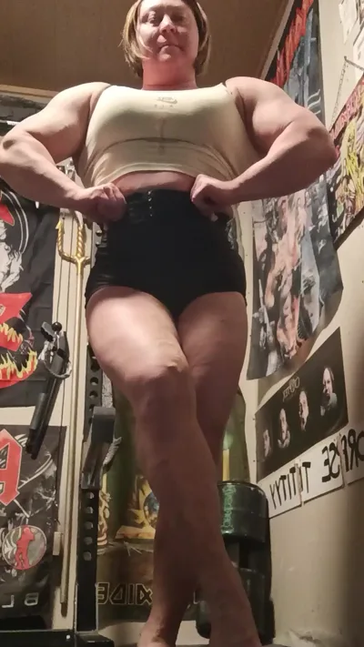 Anna K Powerlifter dominates in HD Onlyfans video with Aka Annakpower's hot feet and latex fetish