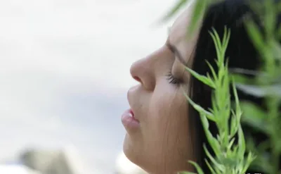 Kira Queen & Zazie S explore each other in Summer Fun Episode 3 - Blossoming Zazie aka Zazie Skymm