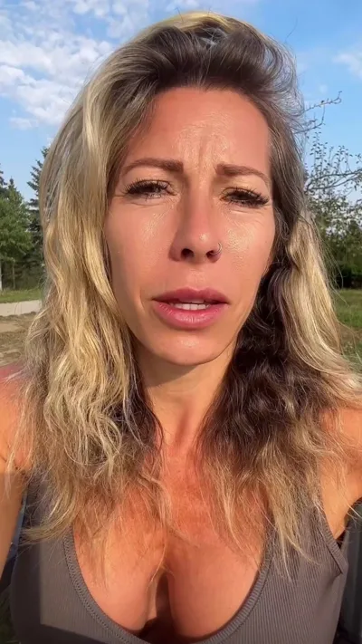 Yourfriendshotmomvip Aka Myicklesecret gets her private video clip shared on Snapchat