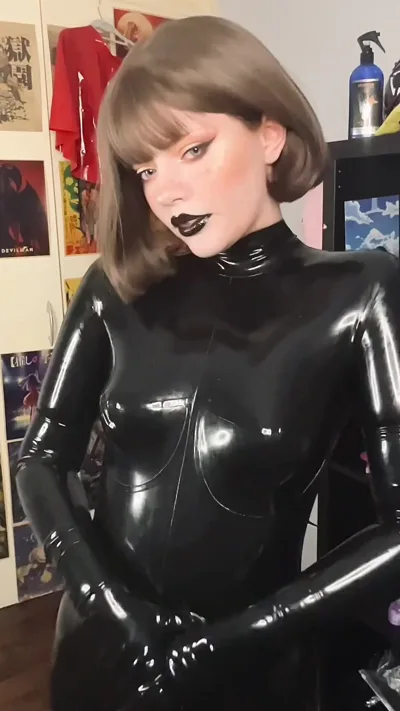 The cutestkittycat dominates you with her latex body and feet in exclusive solo video