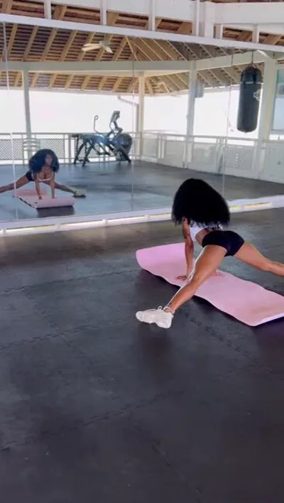 Sarai Minx gets naughty with her trainer in POV gym video - Onlyfans Exclusive!