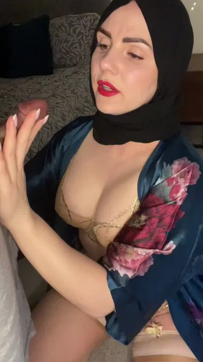 Scarlet Vice dominates in hot solo session with Onlyfans exclusive clip