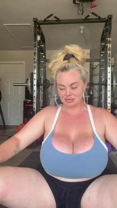 Katrina Thicc's hot homemade video - Real girl gets trending on Onlyfans